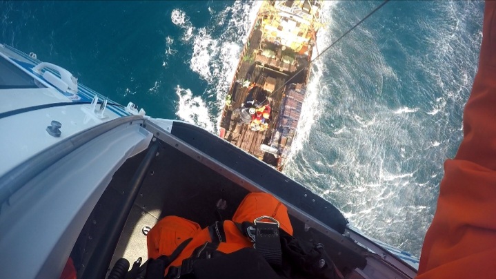 Prefectura aeroevacu&oacute; de urgencia al tripulante de un pesquero