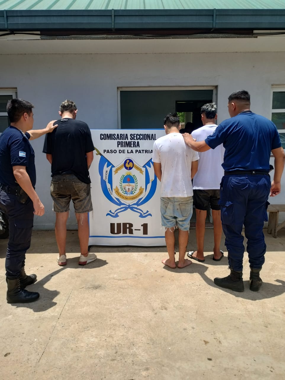 PASO DE LA PATRIA: Demoraron a tres j&oacute;venes por da&ntilde;o tras el violeno ataque a un veh&iacute;culo Personal policial