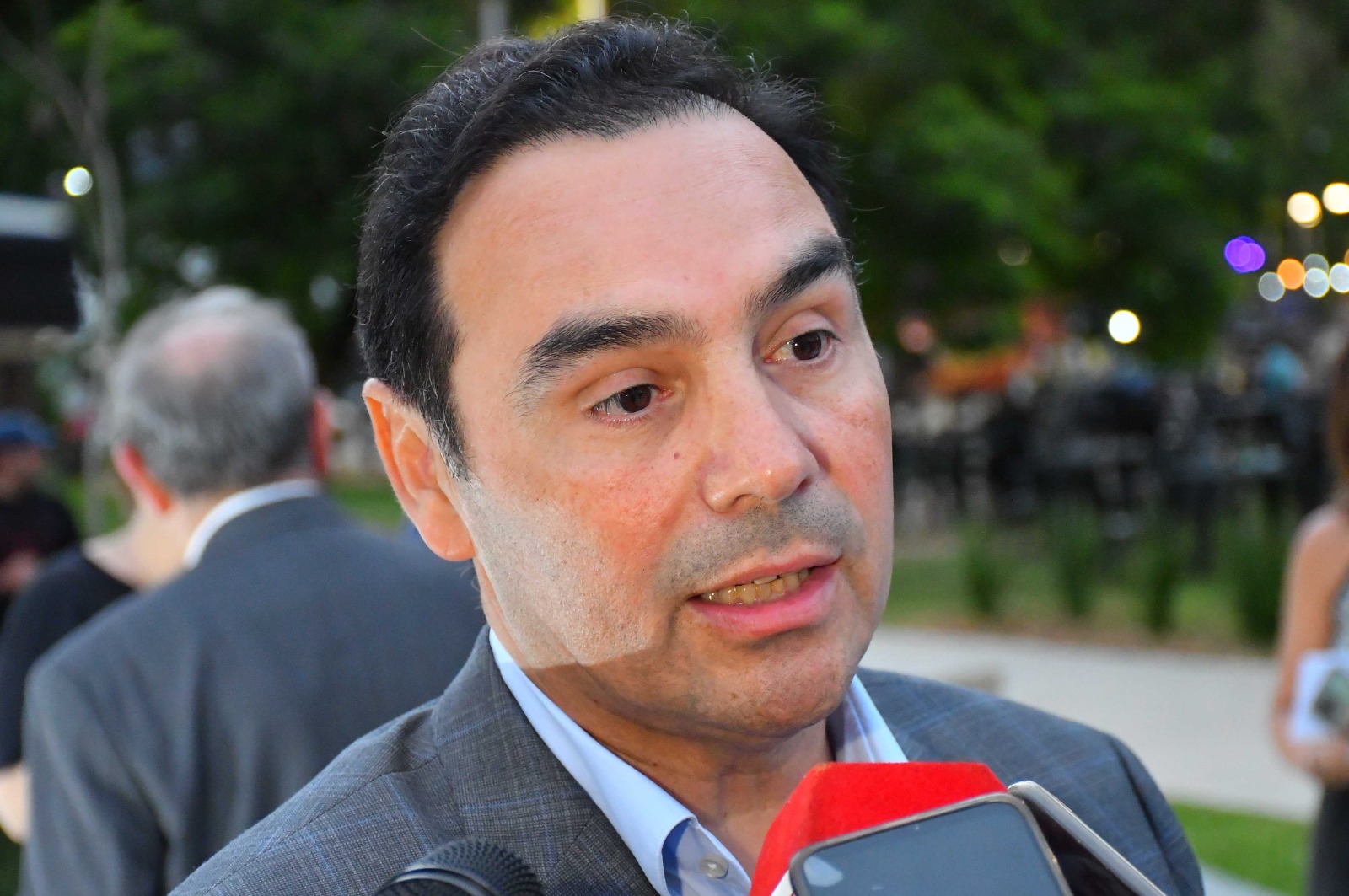 Vald&eacute;s anunci&oacute; aumento del 20 por ciento a partir de febrero para la administraci&oacute;n p&uacute;blica provincial