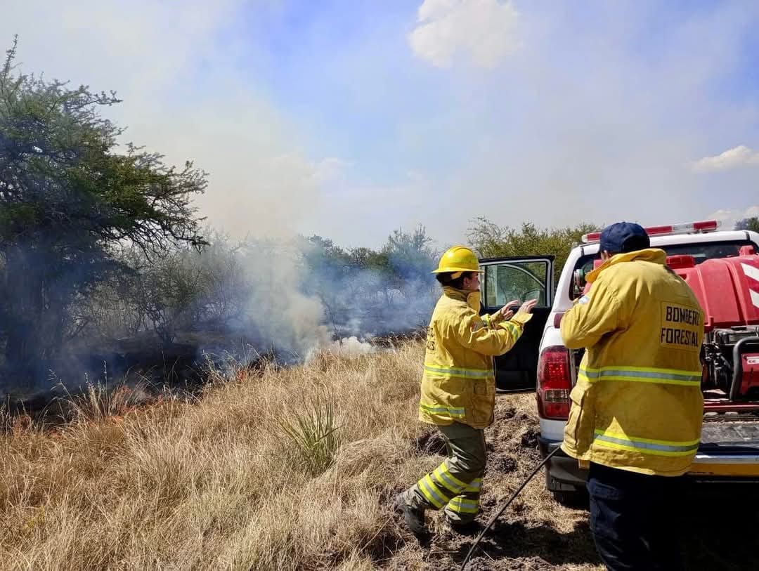 Alivio tras un fin de semana de peligro extremo y un intenso combate contra el fuego en Corrientes