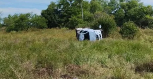Un colectivo choc&oacute; contra una camioneta en ruta 5