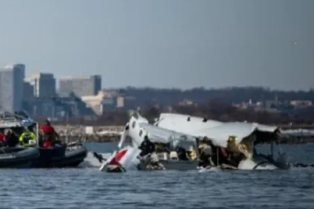 Washington: Recuperaron la caja negra del avi&oacute;n accidentado 