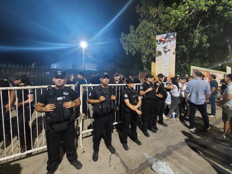 ANFITEATRO MARIO DEL TRANSITO COCOMAROLA: Se llevo a cabo la tercera noche de la 35º edición de la fiesta Nacional del Chamamé 21º   