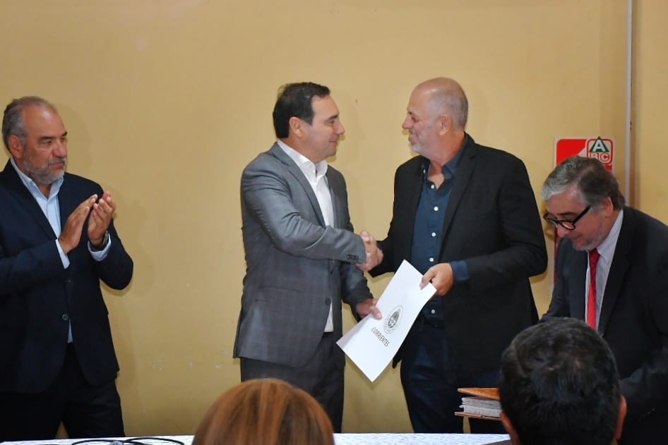 Vald&eacute;s puso en funciones al nuevo titular de Vialidad Provincial