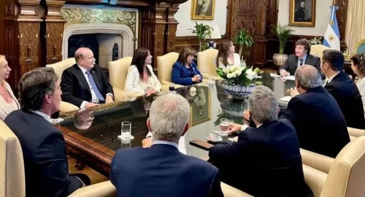 Javier Milei encabeza una nueva reuni&oacute;n de gabinete