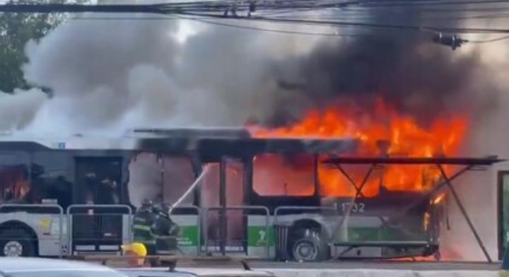 Brasil : Una avioneta se estrell&oacute; contra un colectivo hay dos muertos 