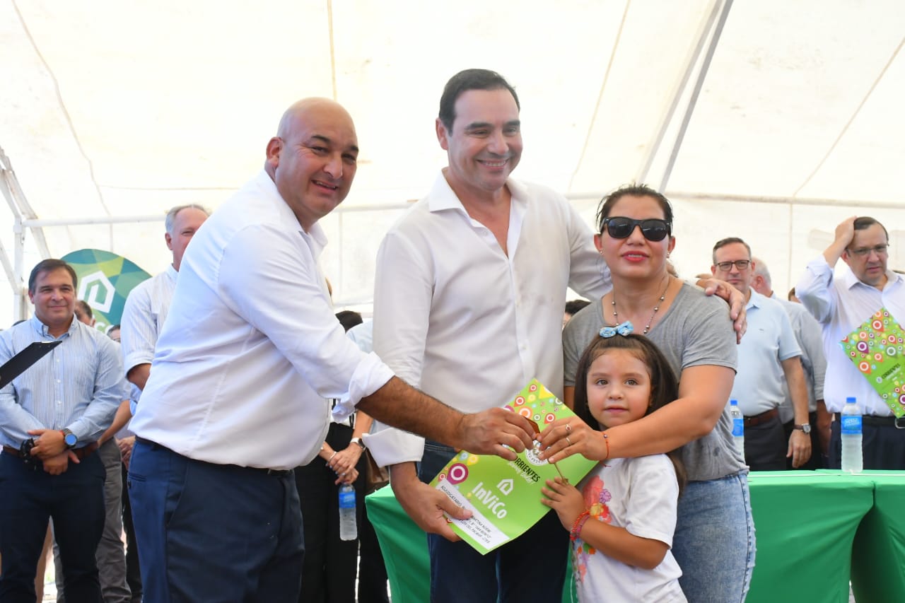Vald&eacute;s entreg&oacute; viviendas en San Luis del Palmar y anunci&oacute; la construcci&oacute;n de 50 m&aacute;s