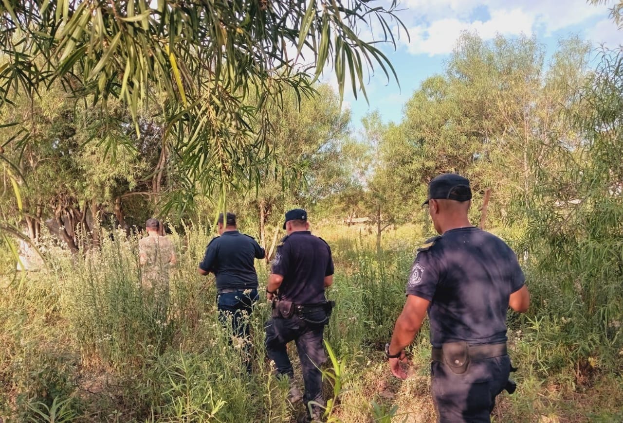 San Cosme : La polic&iacute;a localizo a un joven perdido en el campo 