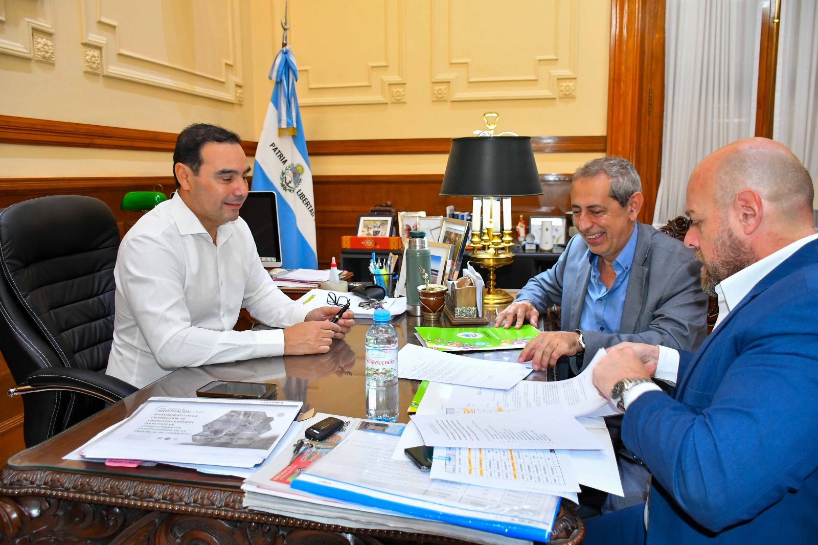 El gobernador Vald&eacute;s firm&oacute; el decreto para iniciar el embarcadero que unir&aacute; Bella Vista con Villa Ocampo