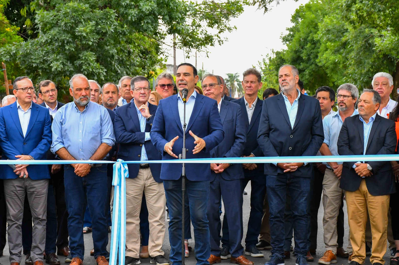 Valdes inaugur&oacute; 56 cuadras de asfalto en dos barrios de capital 