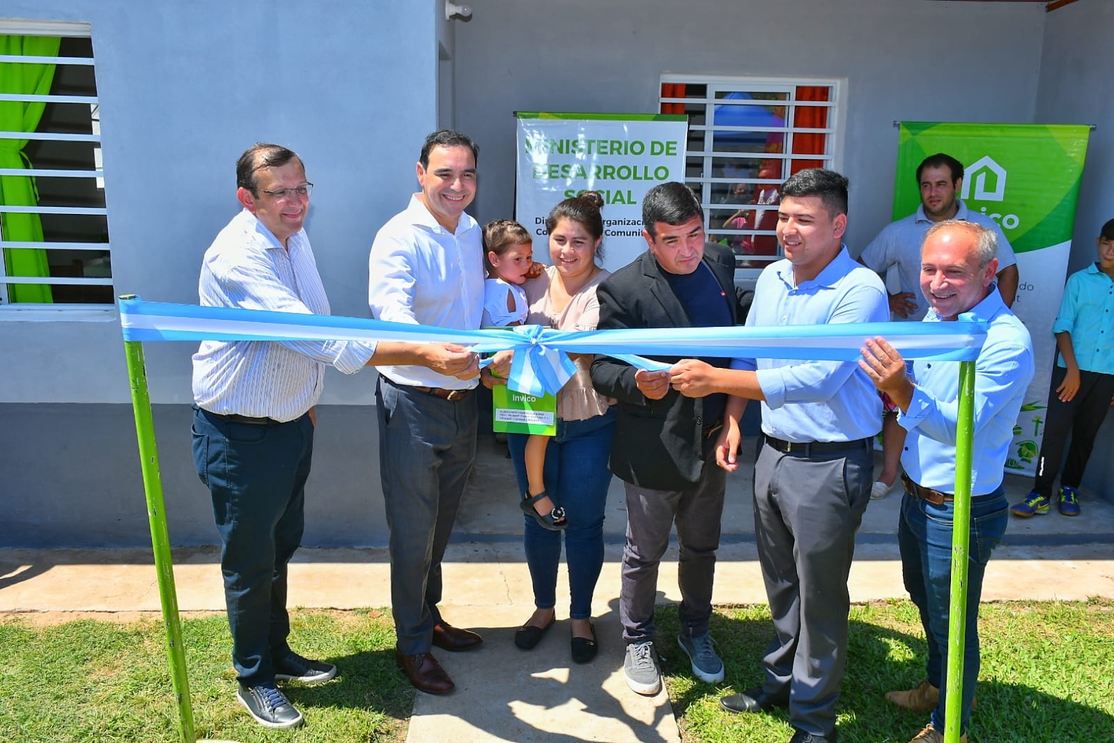 Vald&eacute;s entreg&oacute; viviendas en Guavirav&iacute; y firmo convenio para nuevas construcciones 