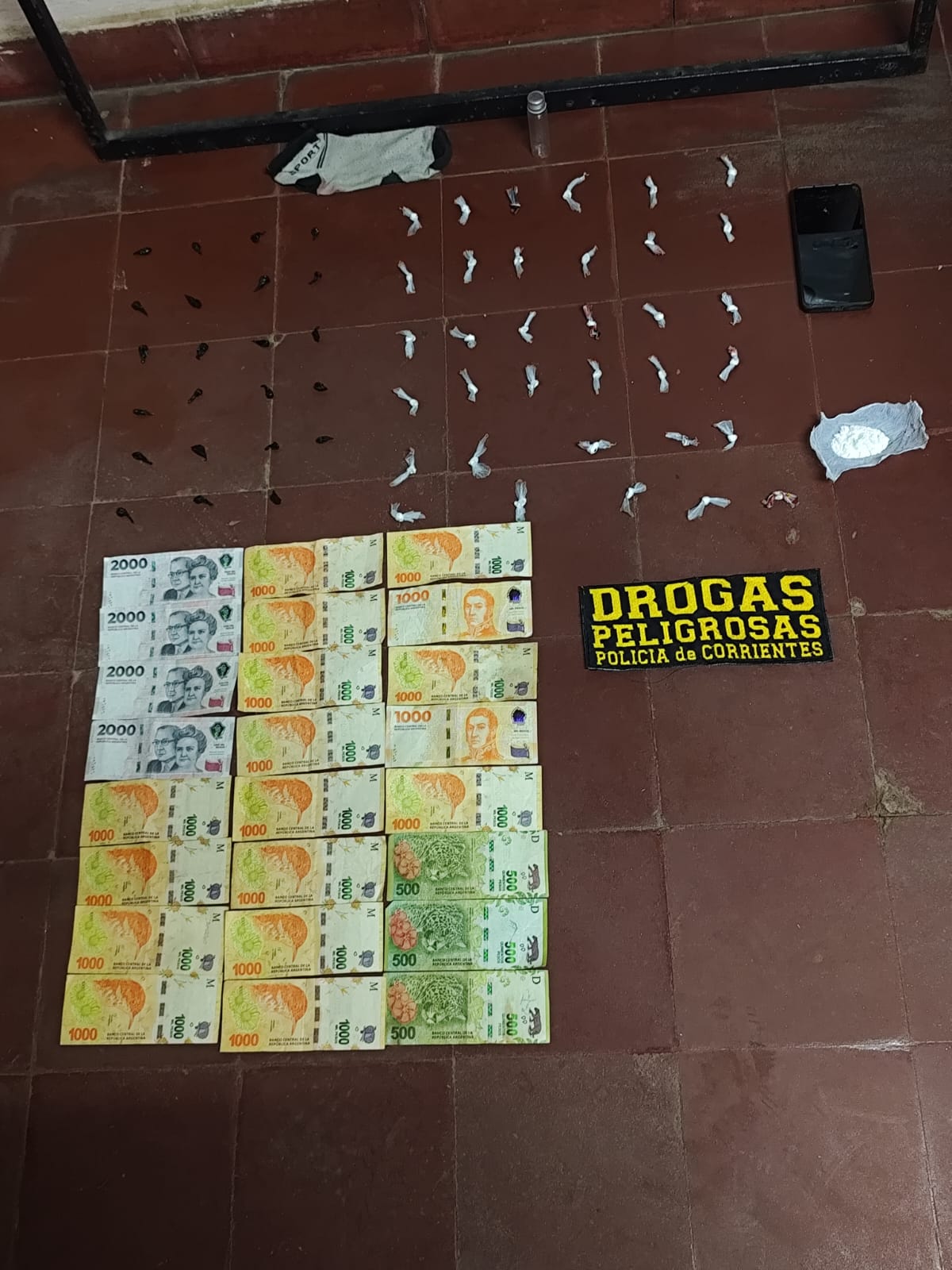BARRIO COLOMBIA GRANADEROS : La Polic&iacute;a demor&oacute; a presunto &ldquo;dealer&rdquo; de estupefacientes, secuestr&oacute; 57 envoltorios de coca&iacute;na
