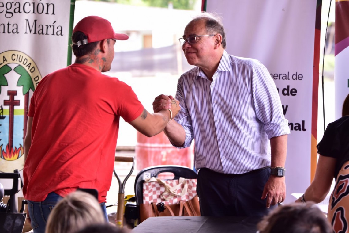 Reconversi&oacute;n de carreros: 37 familias recibieron bienes capitales para comenzar con sus emprendimientos