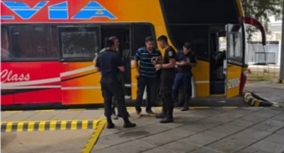 Monte Caseros: Encontraron muerto a un polic&iacute;a en un colectivo 