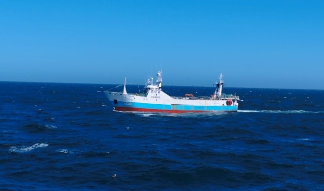 Prefectura detectó un buque pesquero extranjero en la Zona Económica Exclusiva Argentina