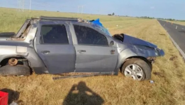 Loreto: Dos personas fallecieron al volcar una camioneta 