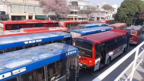 Corrientes: Evaluan paro de colectivos porque las empresas adeudan $70 mil a los choferes 