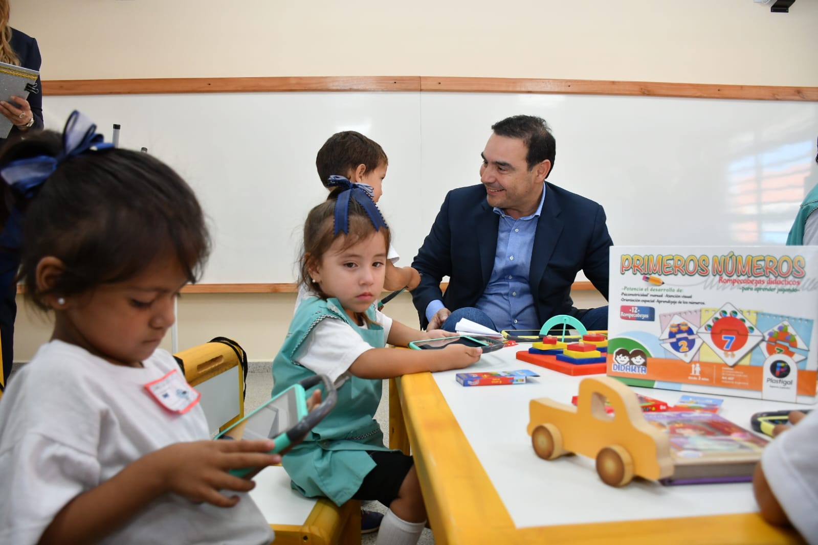 Vald&eacute;s inaugur&oacute; el jard&iacute;n de la Escuela N&ordm; 13 en Capital
