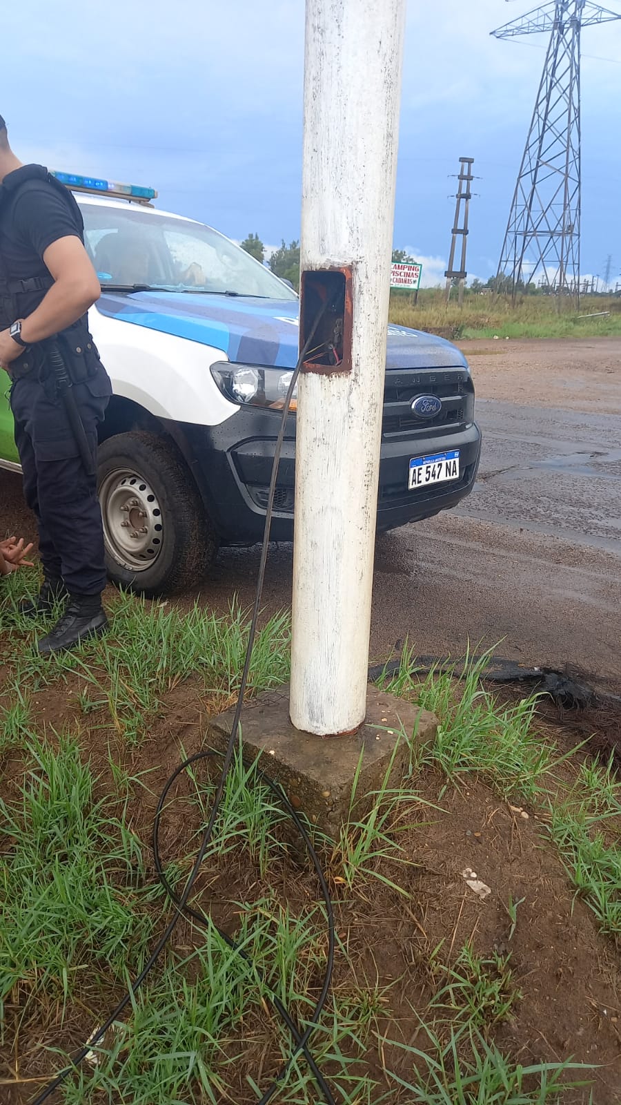 Paso De Los Libres: Detuvieron a dos personas rob&aacute;ndose cables del alumbrado p&uacute;blico 