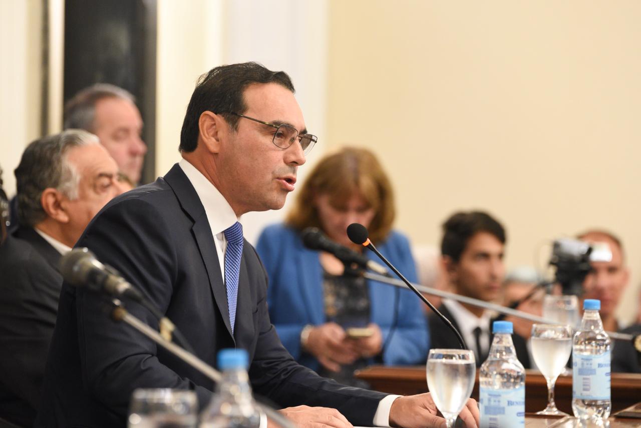 Vald&eacute;s asegur&oacute; que no buscar&aacute; reformar la Constituci&oacute;n provincial y que su gesti&oacute;n se basa en pol&iacute;ticas con amplia participaci&oacute;n social