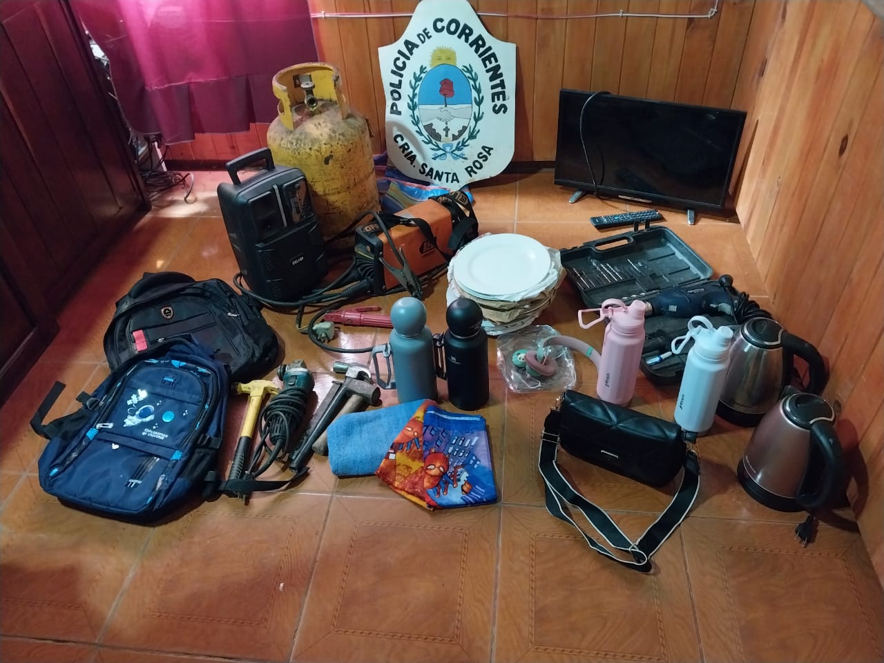 Santa Rosa: Detuvieron a cinco personas por robo y secuestraron varios elementos 