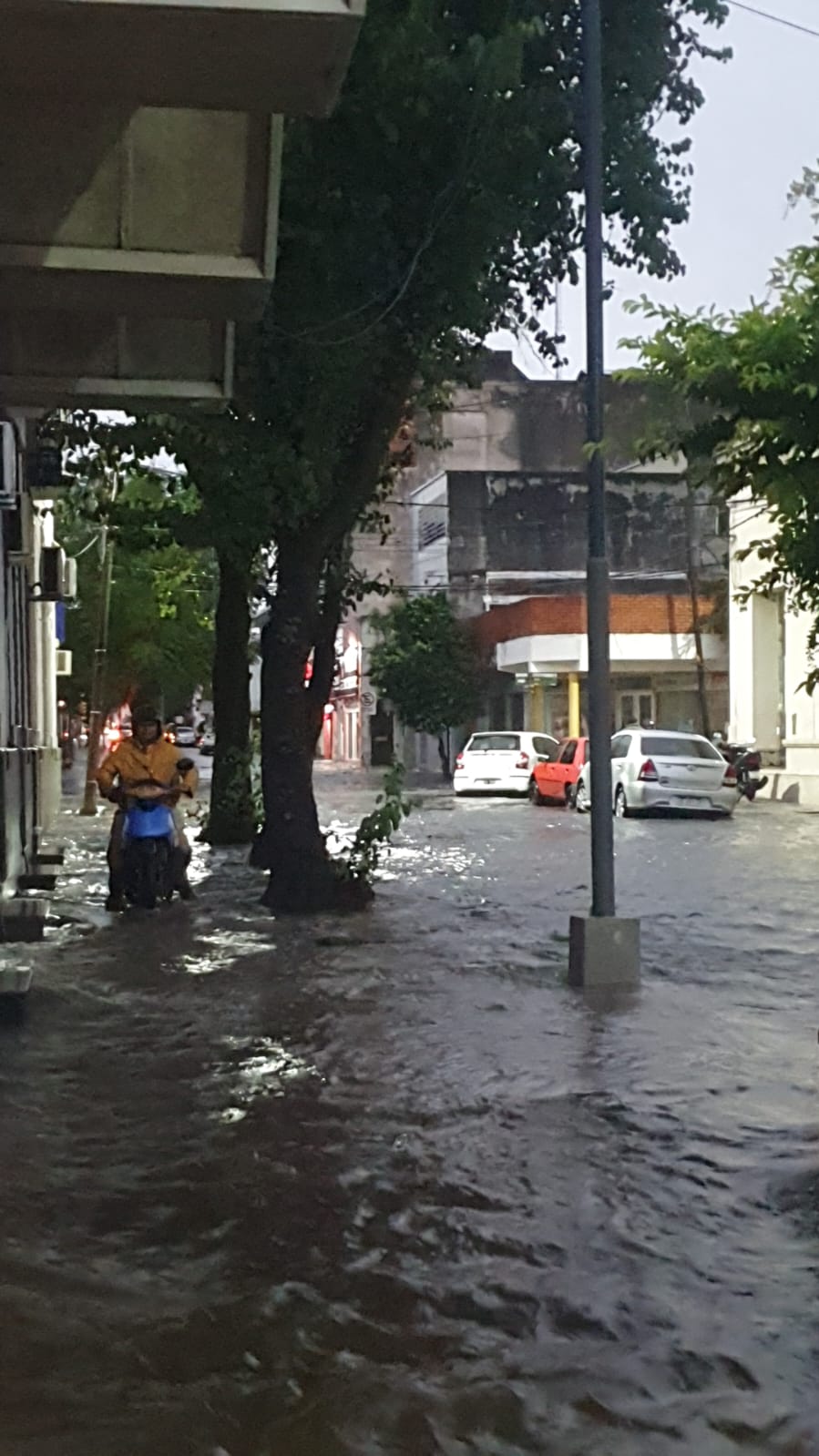 Por las inclemencias clim&aacute;ticas en la provincia se suspenden las clases de ma&ntilde;ana lunes 