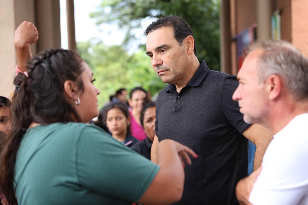 El gobernador Vald&eacute;s recorre la Capital para relevar necesidades de los vecinos