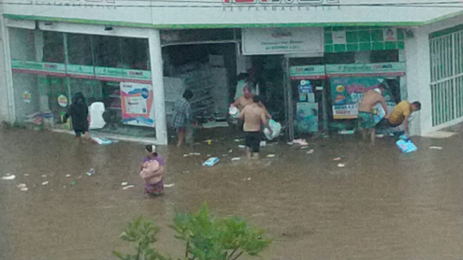 Delincuentes aprovecharon la tormenta para saquear una farmacia 