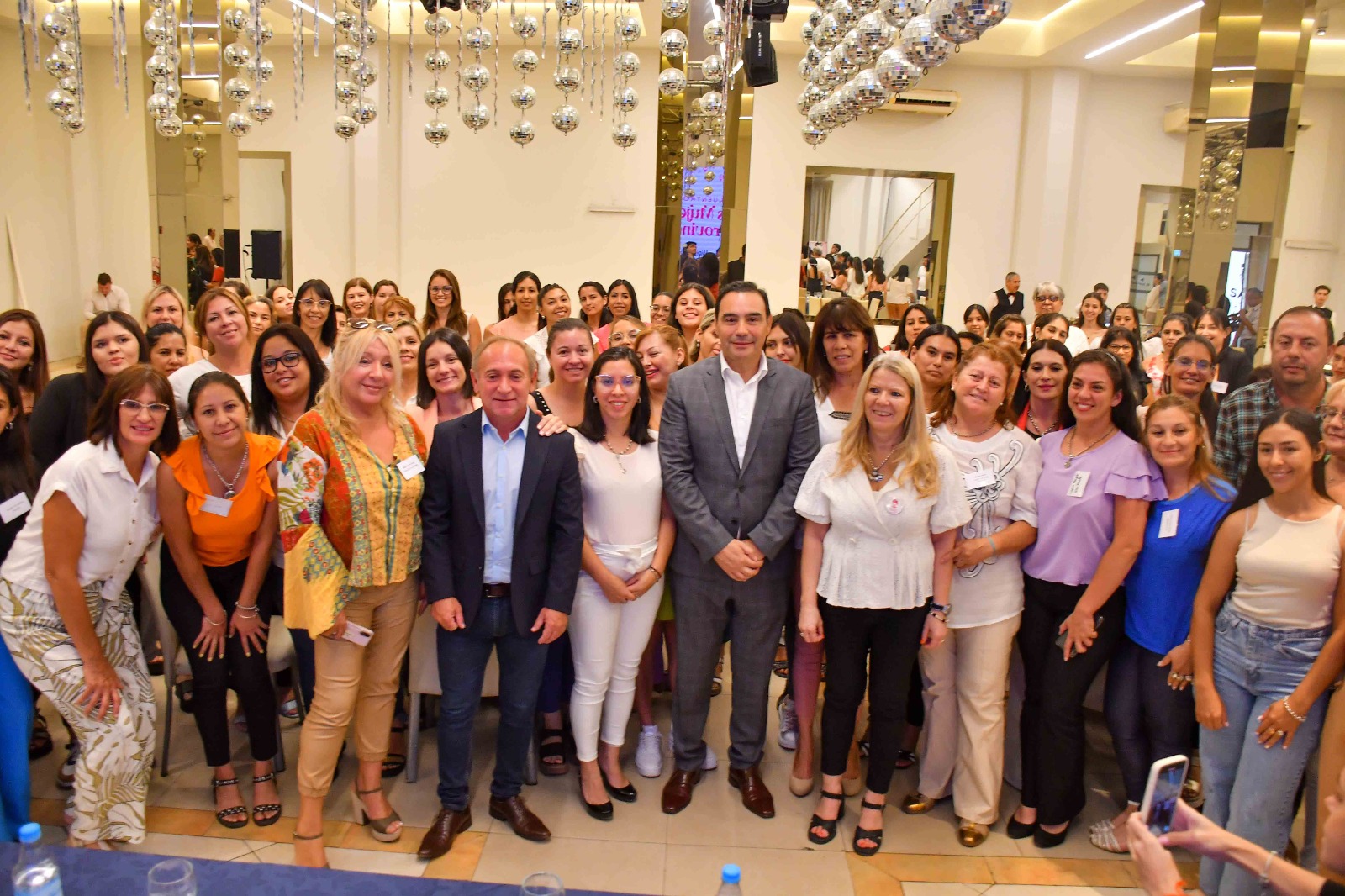 El gobernador Vald&eacute;s particip&oacute; del tercer Encuentro de &Aacute;reas Mujer de la Provincia