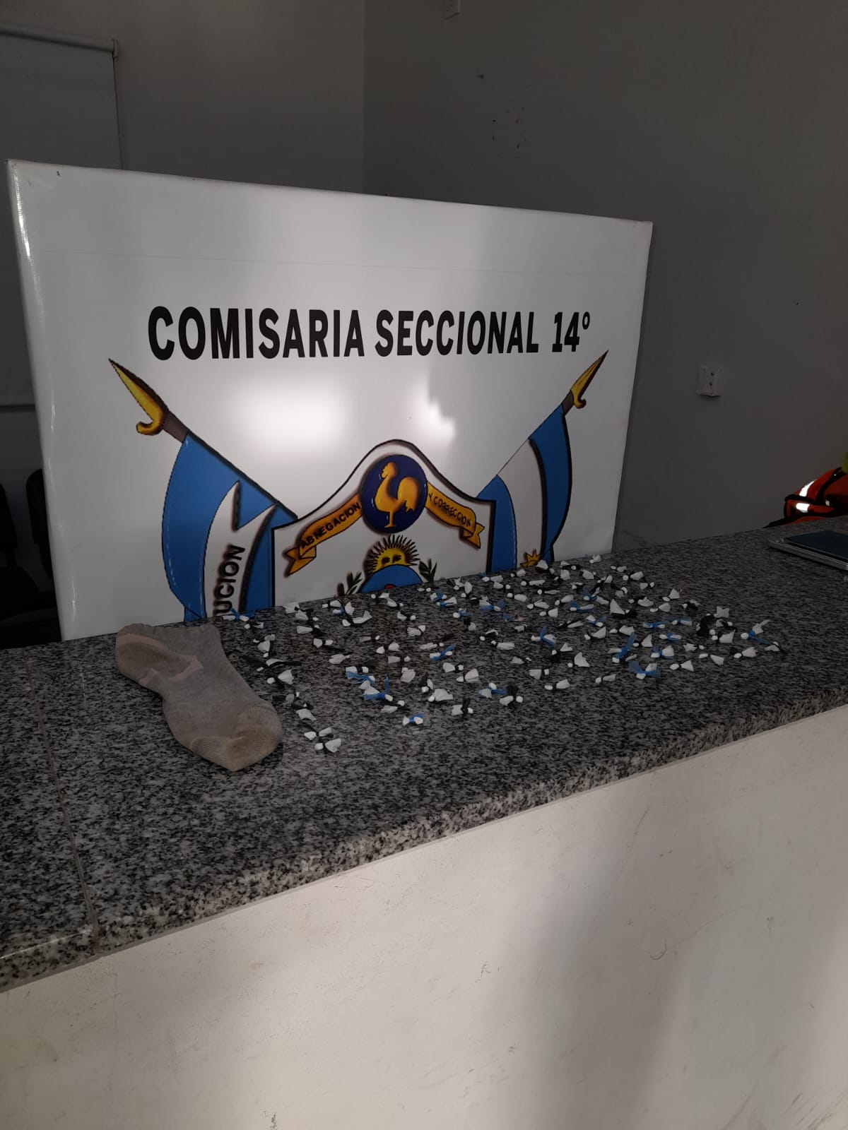La Polic&iacute;a secuestr&oacute; envoltorios de coca&iacute;na, los cuales habr&iacute;an sido hallados por un sereno* 