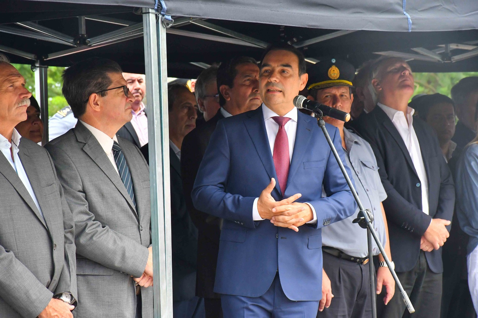 Vald&eacute;s encabez&oacute; la entrega de 100 camionetas a la Polic&iacute;a de Corrientes y anunci&oacute; la compra de m&aacute;s veh&iacute;culos