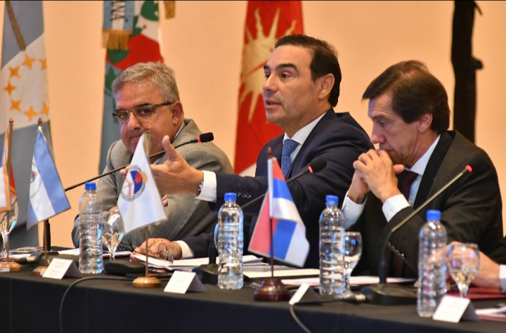 Vald&eacute;s present&oacute; a Naci&oacute;n una serie de demandas en materia energ&eacute;tica, econ&oacute;mica y solicit&oacute; transferir a Corrientes la obra de la Autov&iacute;a