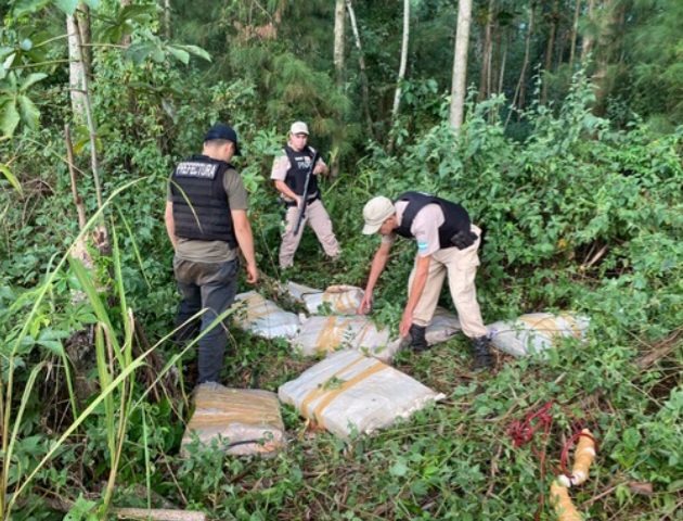 Prefectura desarticul&oacute; dos operaciones de narcotr&aacute;fico en la frontera y secuestr&oacute; m&aacute;s de 900 kilos de marihuana
