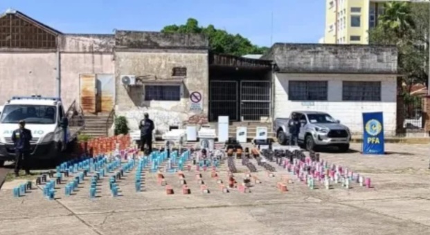 Polic&iacute;a Federal decomiso un cargamento de mercader&iacute;a ilegal en el barrio Pirayui