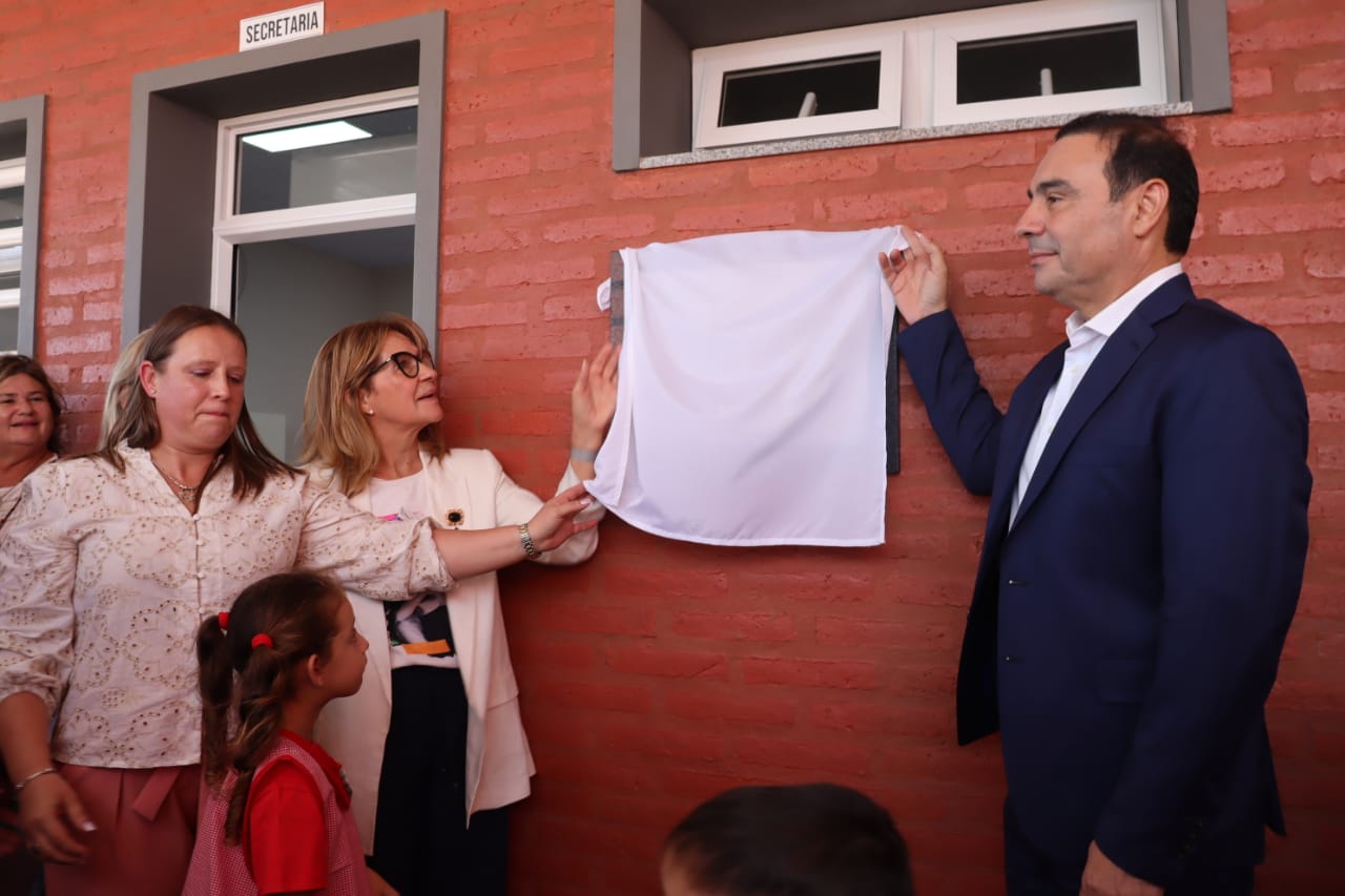 Vald&eacute;s inaugur&oacute; el JIN 74 de Colonia Liebig y anunci&oacute; la construcci&oacute;n de una escuela primaria
