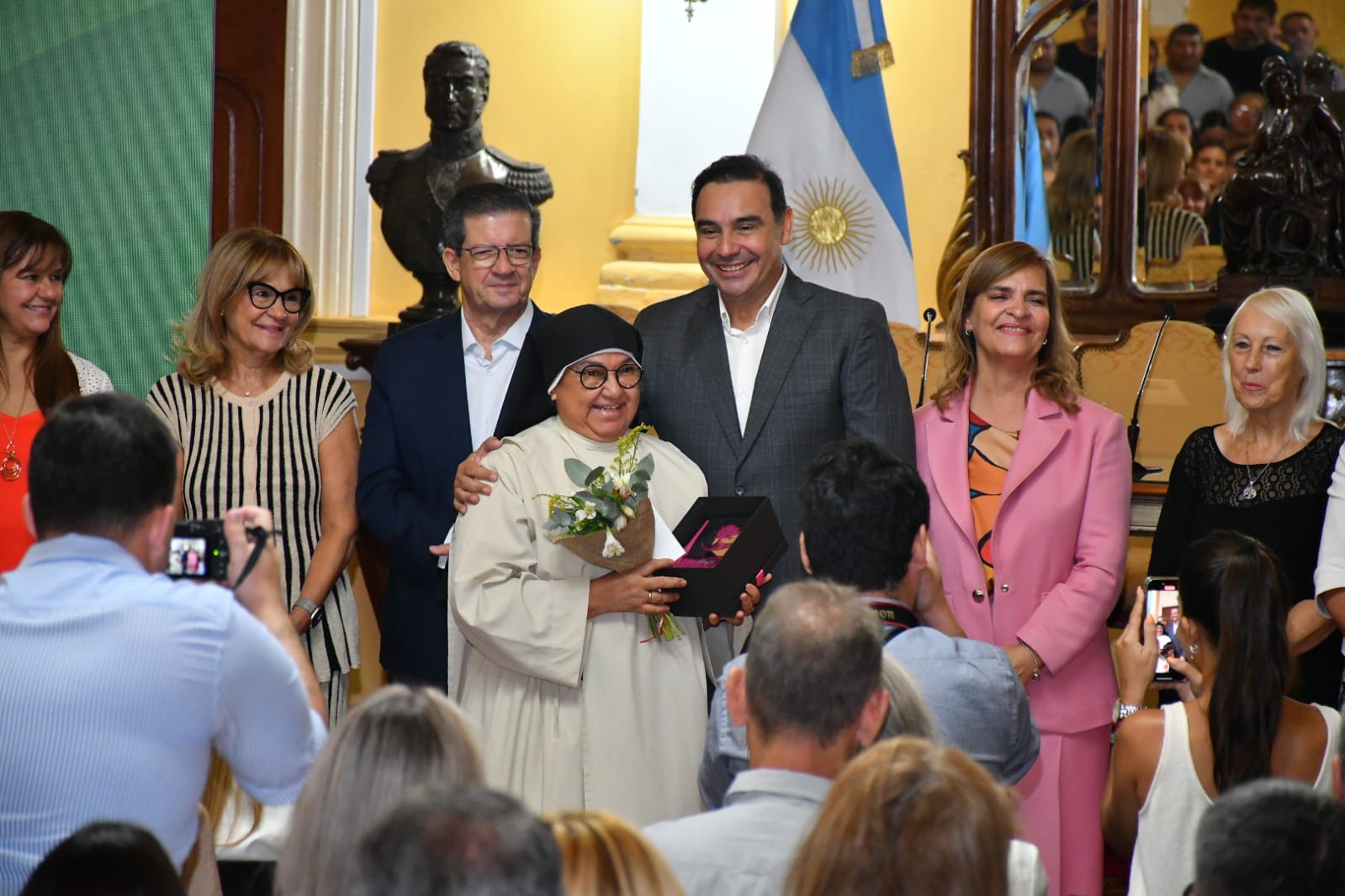 El gobernador Vald&eacute;s encabez&oacute; un emotivo homenaje a mujeres destacadas correntinas