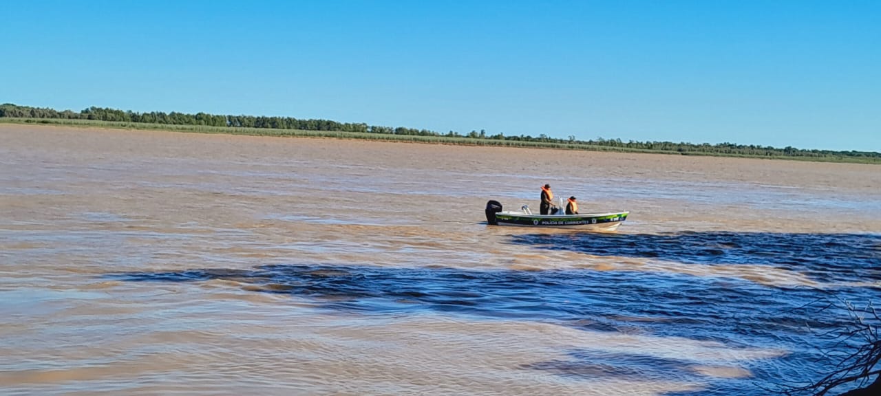 Esquina: Intensifican la b&uacute;squeda de tres j&oacute;venes desaparecidos en el rio