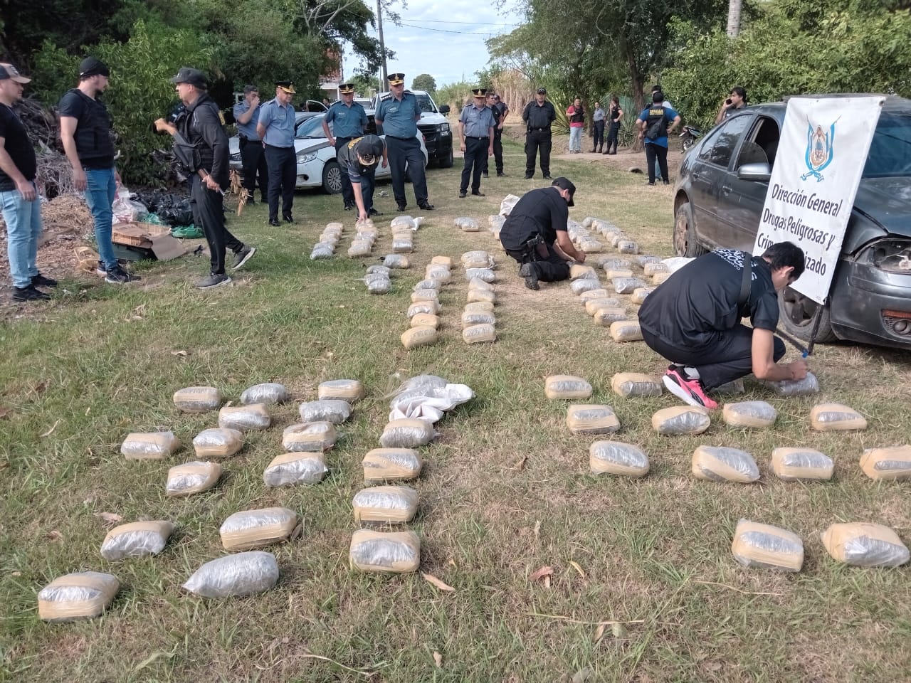 Laguna Soto: Tras una persecuci&oacute;n abandonaron un auto con 80 kilos de marihuana 