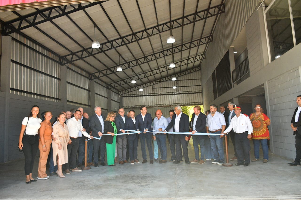 Vald&eacute;s inaugur&oacute; en Ituzaing&oacute; el nuevo edificio de Bomberos Voluntarios