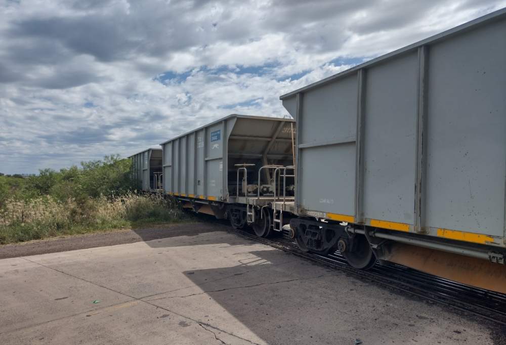 Curuz&uacute; Cuati&aacute;: Un tren atropello a una camioneta 