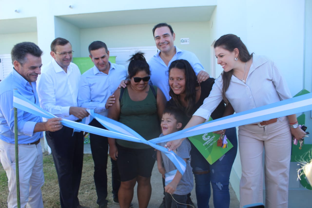  Vald&eacute;s comprometi&oacute; la inversi&oacute;n de otros $5 mil millones para edificar m&aacute;s viviendas en Curuz&uacute; Cuati&aacute;