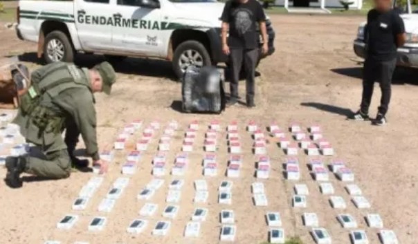 Paso De Los Libres: Gendarmer&iacute;a secuestro 550 celulares y perfumes &aacute;rabes