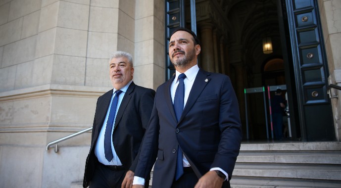 Vald&eacute;s participo de una reuni&oacute;n en la corte suprema por las regal&iacute;as de la provincia 