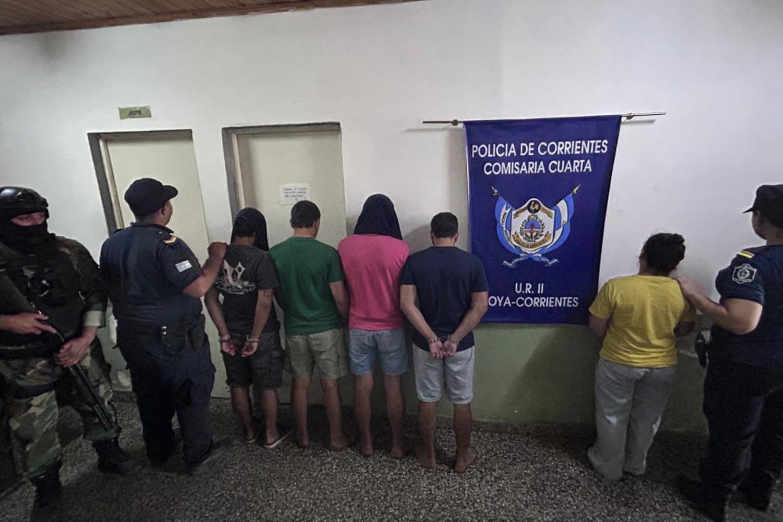 GOYA: Tras un allanamiento en conjunto, la Polic&iacute;a secuestro dosis de coca&iacute;na, marihuana, celulares entre otros elementos