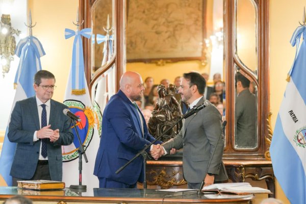 El gobernador Juan Pablo Vald&eacute;s puso en funciones al nuevo ministro de Hacienda y Finanzas de la Provincia