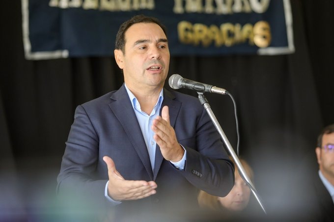 Vald&eacute;s entreg&oacute; m&aacute;s de 190 notebooks en Riachuelo &ldquo;para dar un paso adelante en la educaci&oacute;n p&uacute;blica&rdquo;