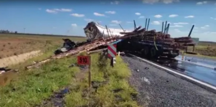 Santo Tom&eacute;: Dos fallecidos en choque de camiones en la ruta 