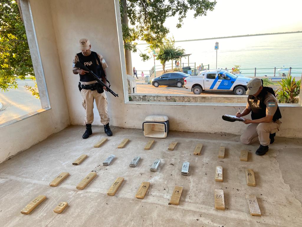 Prefectura secuestr&oacute; m&aacute;s de 17 kilos de marihuana en Corrientes