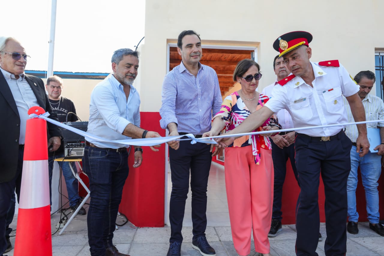 El gobernador Vald&eacute;s realiz&oacute; el corte de cintas de las remodelaciones en el Hospital de 9 de Julio
