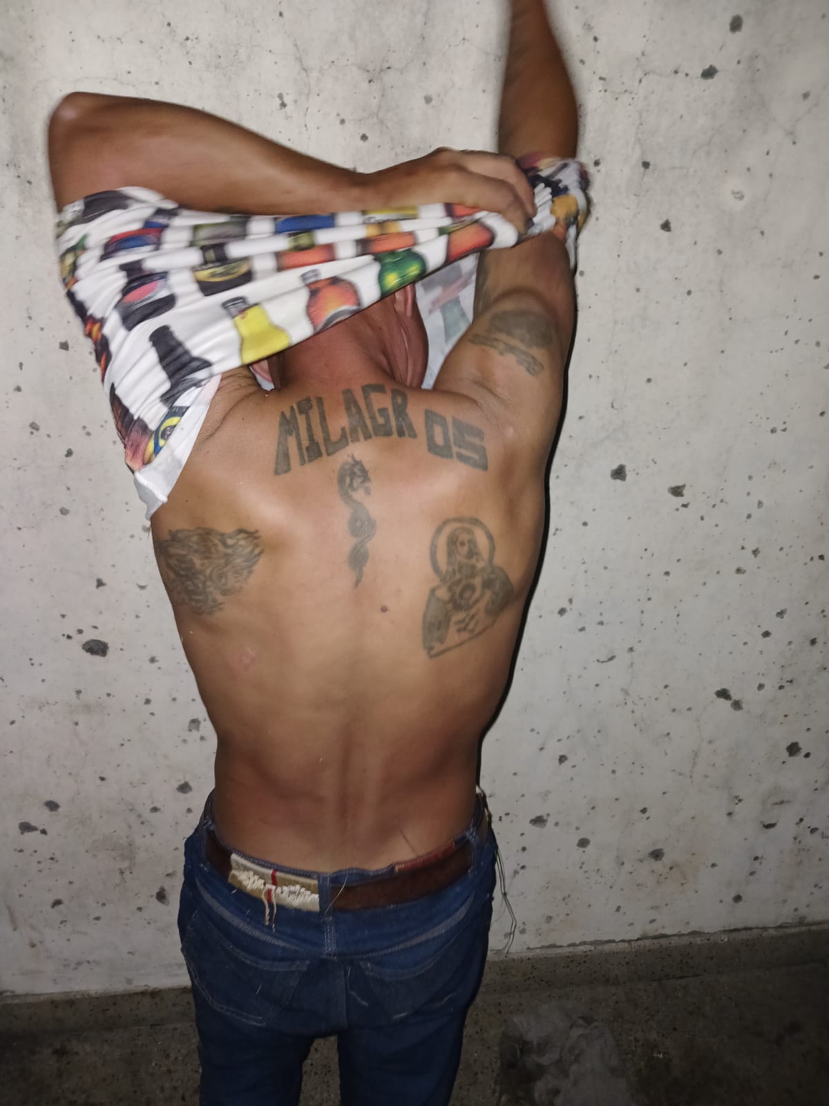 Delincuente a los golpes quiso evitar ser detenido luego de querer robar comercios c&eacute;ntricos 